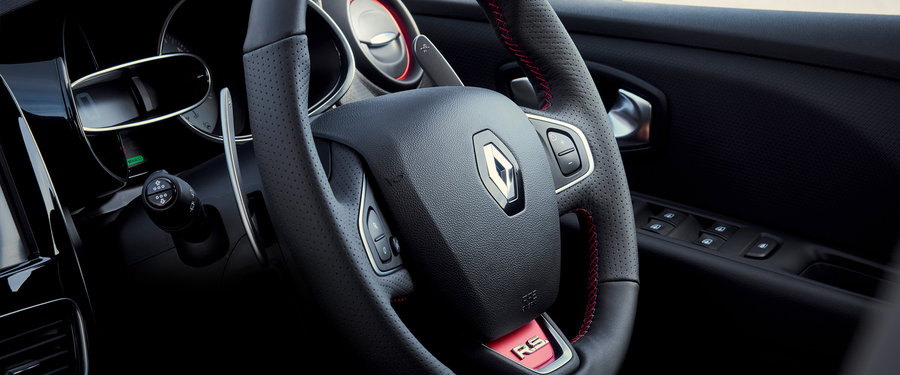 EDC gearbox with paddle shift.